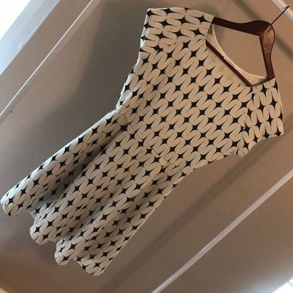 Renee C Geometric Print Skater Dress - Size Medium - Picture 6 of 7